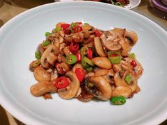 -渝信川菜 · 川味家常菜(财富购物中心店)