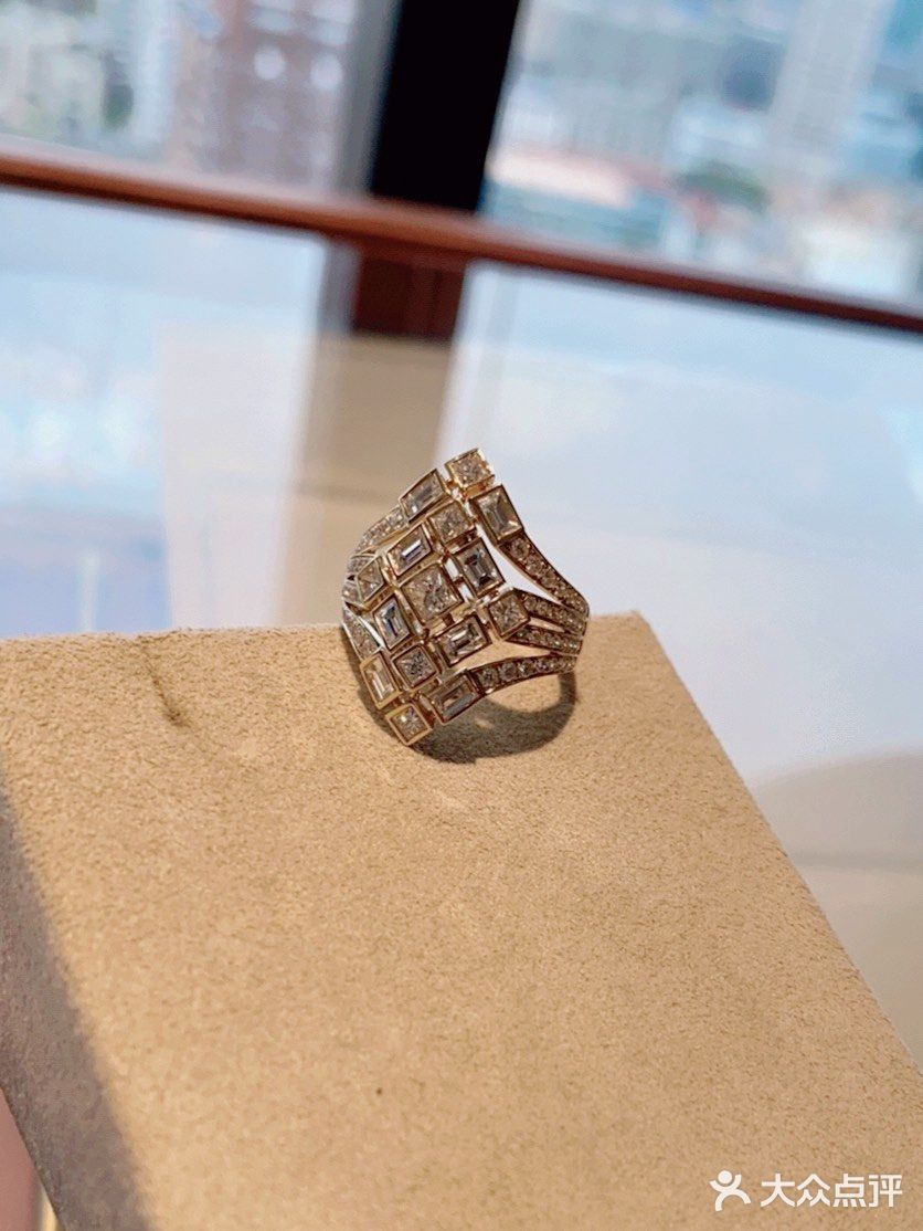 大场合钻戒[得意]