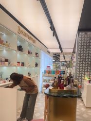 -SCENT BOUTIQUE