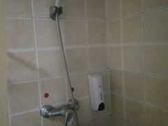 -莫泰酒店(上海虹桥北新泾地铁站天山路店)