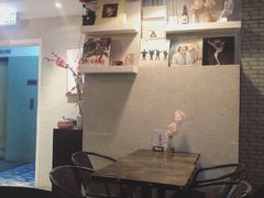 -layback cafe & bar