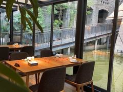 靠窗位-渝半城经典川粤菜(重庆天地店)
