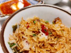 香辣牛肉煲仔饭（中份）-四季缤纷椰子鸡(雨花亭凯德广场店)