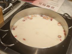 -尚尚仙·酸汤猪手·猪肚鸡火锅(华联万柳购物中心店)