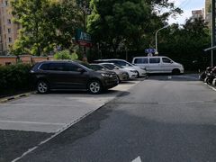 -锦江之星旅馆上海虹桥枢纽天山西路店-停车场