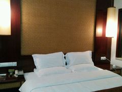 -皇马海口湾海景酒店(万绿园秀英港店)