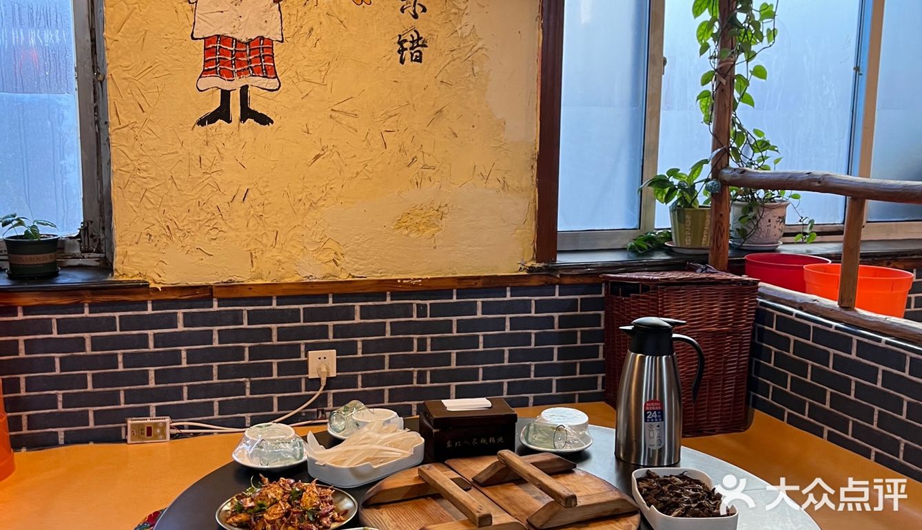 长白山保护开发区池北区白山街三江源宾馆楼下