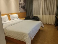 -希岸·轻雅酒店(广州白鹅潭艺术中心花地湾地铁站店)