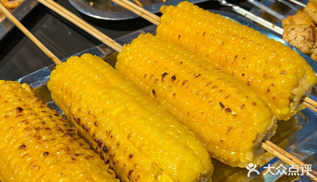 华店附近这家铜锅涮肉里面的烧烤也好好吃啊！ 