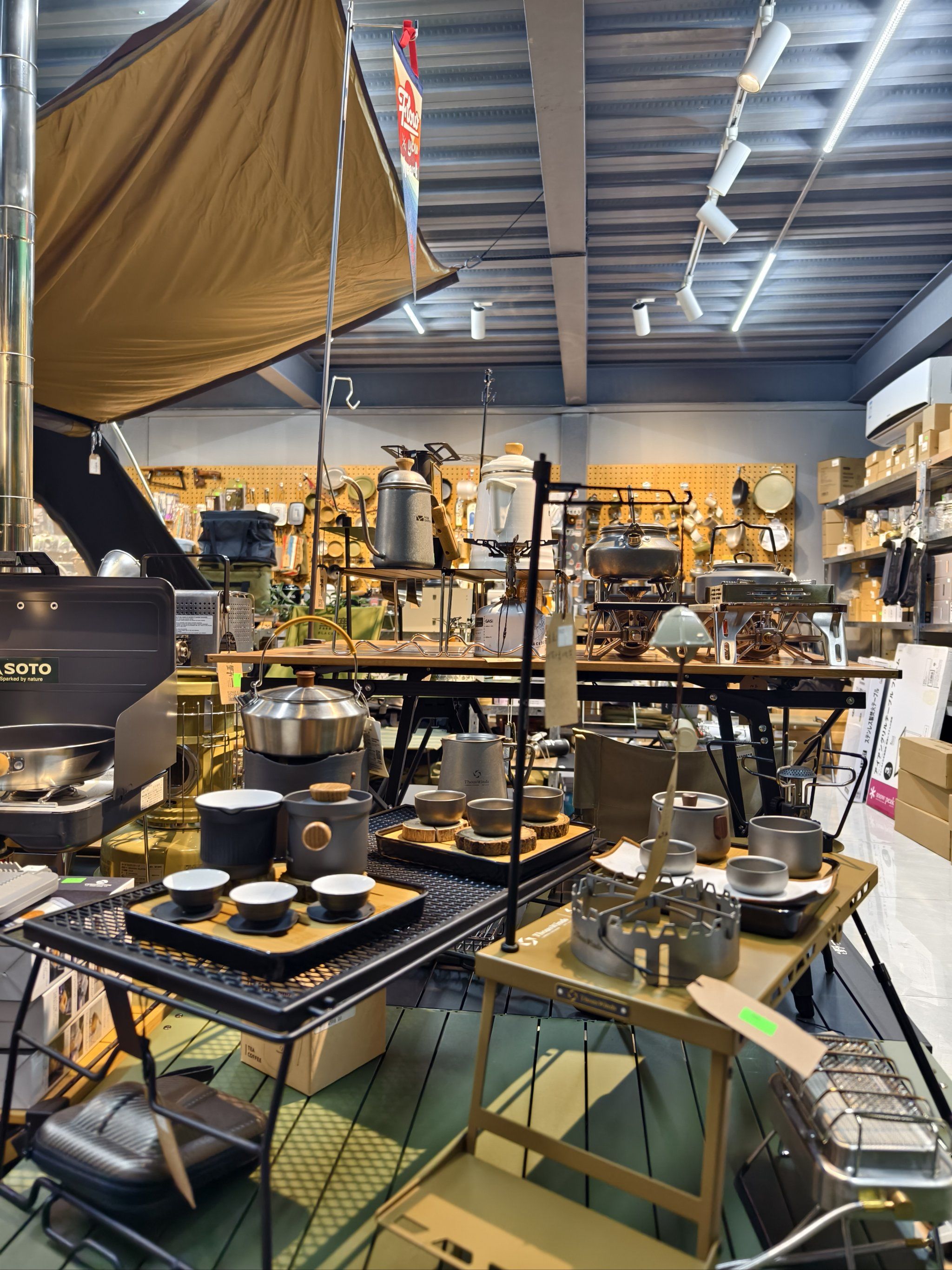 露营徒步户外集合店