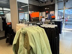 -百年港湾奥特莱斯(香炉礁店)