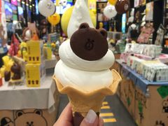 -LINE FRIENDS Garosu-gil Flagship Store