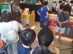 等位区-麦当劳(展览路店)