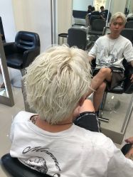 -摩登时代美发沙龙