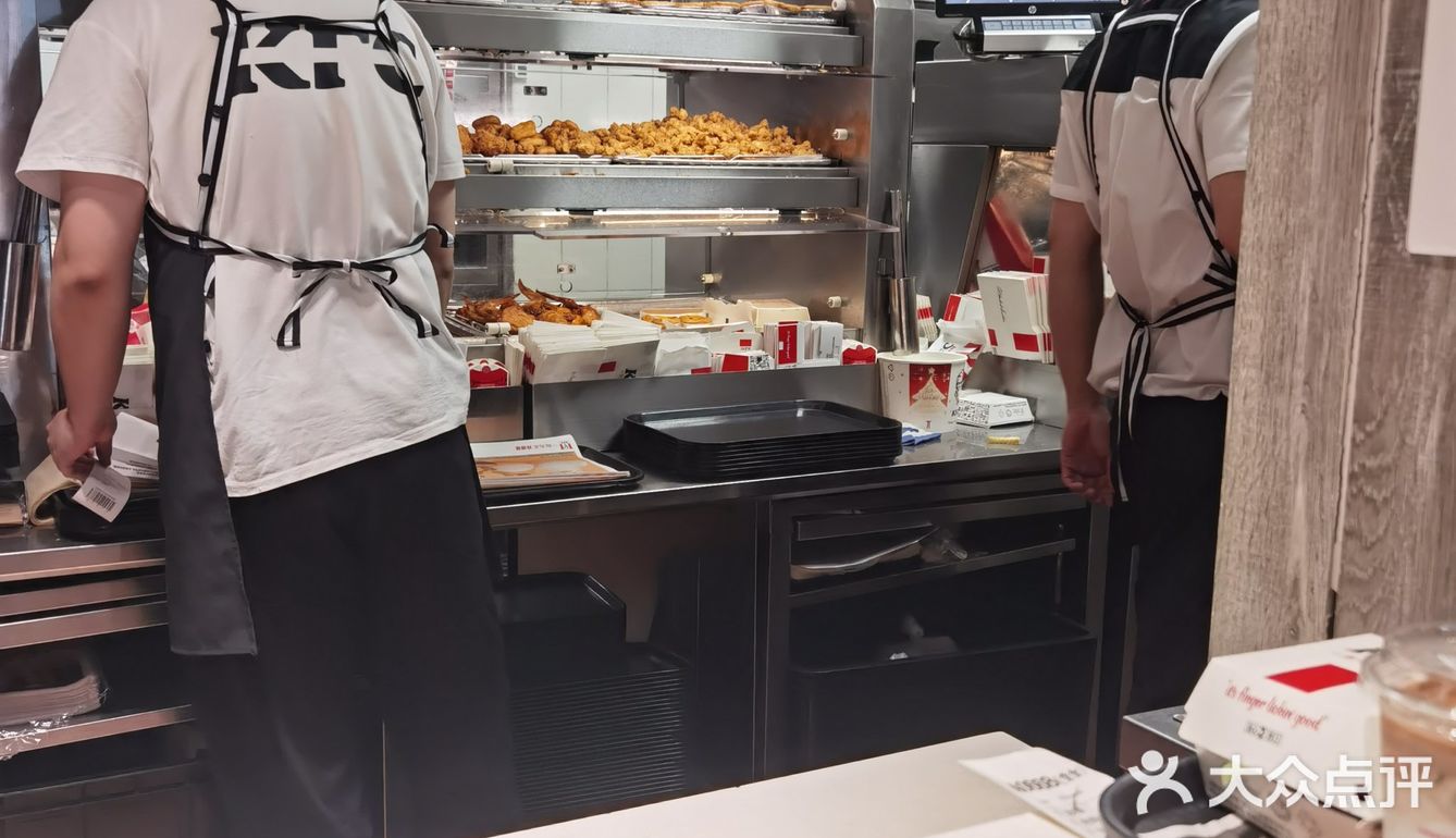 美味KFC汉堡吃起来[调皮]