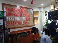墙上价目表-裕兴记•蟹黄面馆(人民广场店)