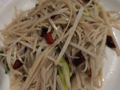 蒜苗炒藕丝-辣螃铠盆盆蟹大排档(海昌店)