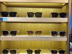-LOOK眼镜·蔡司依视路配镜(宝山万达店)