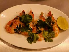 蒜味黑虎虾，油浸小干葱，香菜叶，青柠-Ocean's Table 欧舍