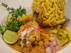 -Chom Cafe and Restaurant