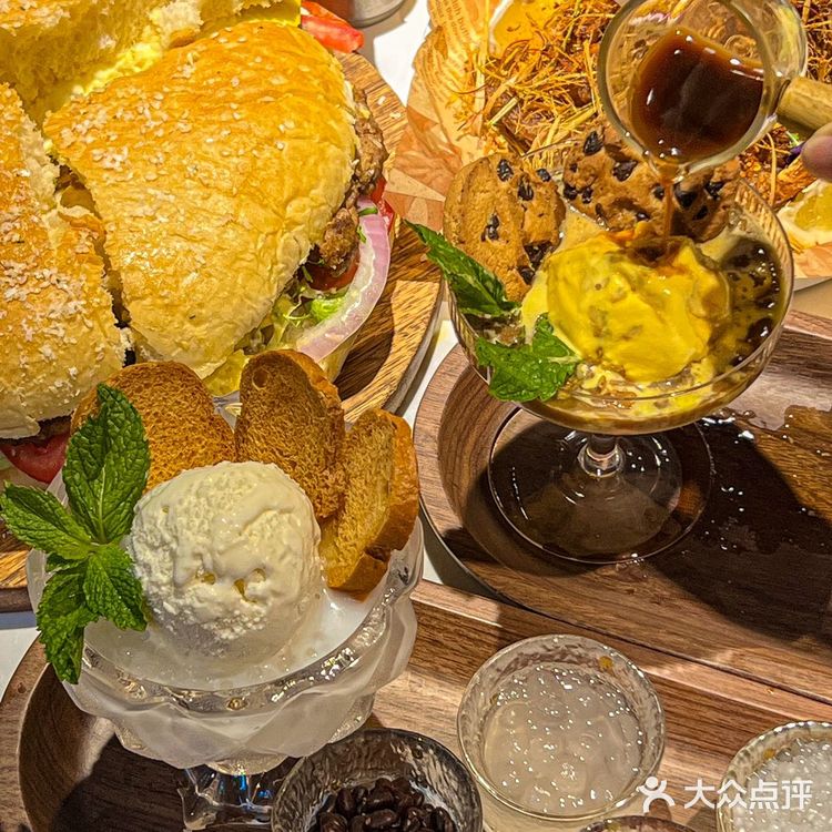 这个夏天总要吃一次这个zui大的冰淇淋吧！