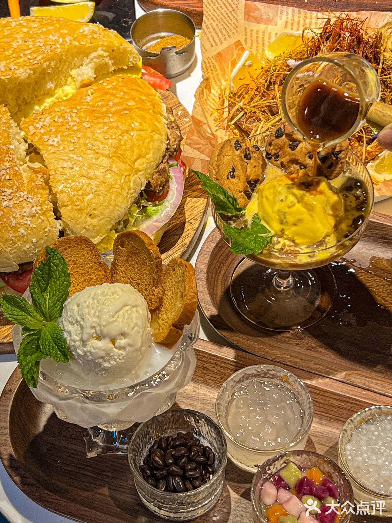 这个夏天总要吃一次这个zui大的冰淇淋吧！