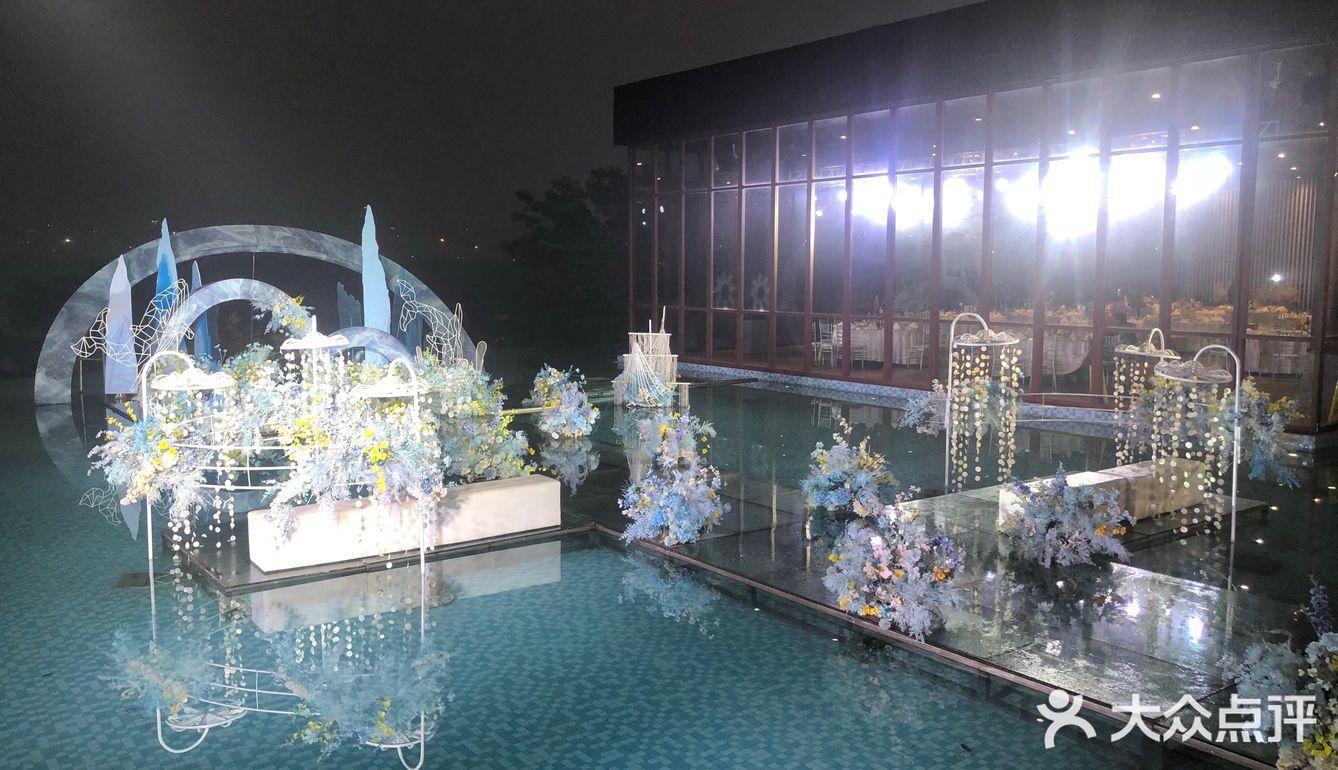蓝色的水上婚礼[加油][加油]