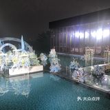 蓝色的水上婚礼[加油][加油]