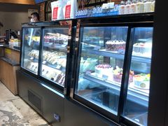 面包甜点陈列柜-皇冠幸福里动物奶油生日蛋糕(万达店)