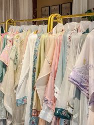 -一揽芳华汉服旗袍体验馆(拙政园店)