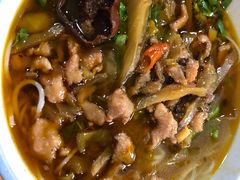 酸菜肉丝米线-越洋肖氏老米线(杨家坪店)