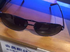 -LOOK眼镜·蔡司依视路配镜(宝山万达店)