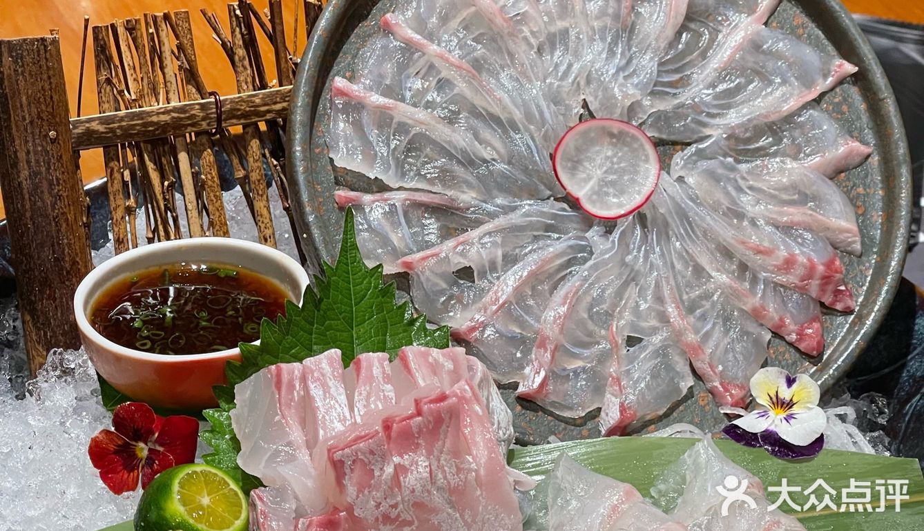同事生日选择来这家日料餐厅，我们坐了包间，私密性很好