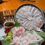 同事生日选择来这家日料餐厅，我们坐了包间，私密性很好