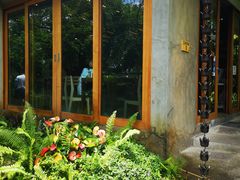 -Chom Cafe and Restaurant