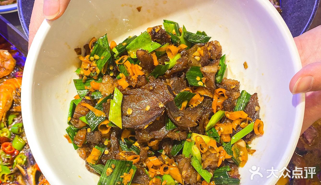 【招牌烤鱼】 招牌必点，基本上每桌都有这道菜️外皮烤