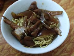 -松树干拌面店