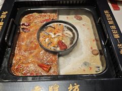 -老牌坊云南鱼豆花火锅(哈西万达店)