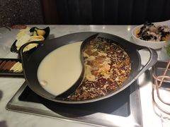 双拼锅底-新辣道鱼火锅(航天万源店)