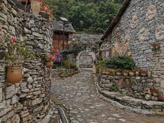 -高荡千年布依古寨旅游景区