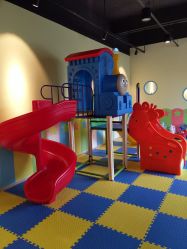 -欢乐悠游婴儿游泳(金碧花园店)