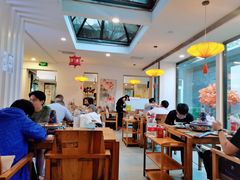 大堂-毛辣果·贵州红酸汤牛肉火锅(西单店)