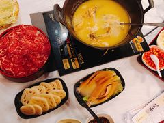 -鲜入围煮花胶鸡海鲜火锅