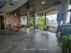 -上海滴水湖皇冠假日酒店