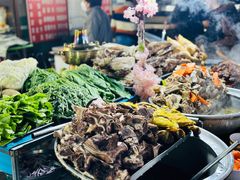 -布尔津河堤夜市