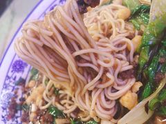 -渝之汇牛肉豌杂面