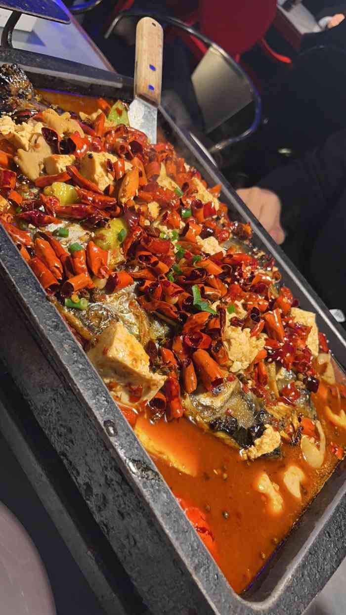 炉鱼(海岸城店)-"点了酱香味海鲈鱼,鱼很大,肉味不错,刺也.