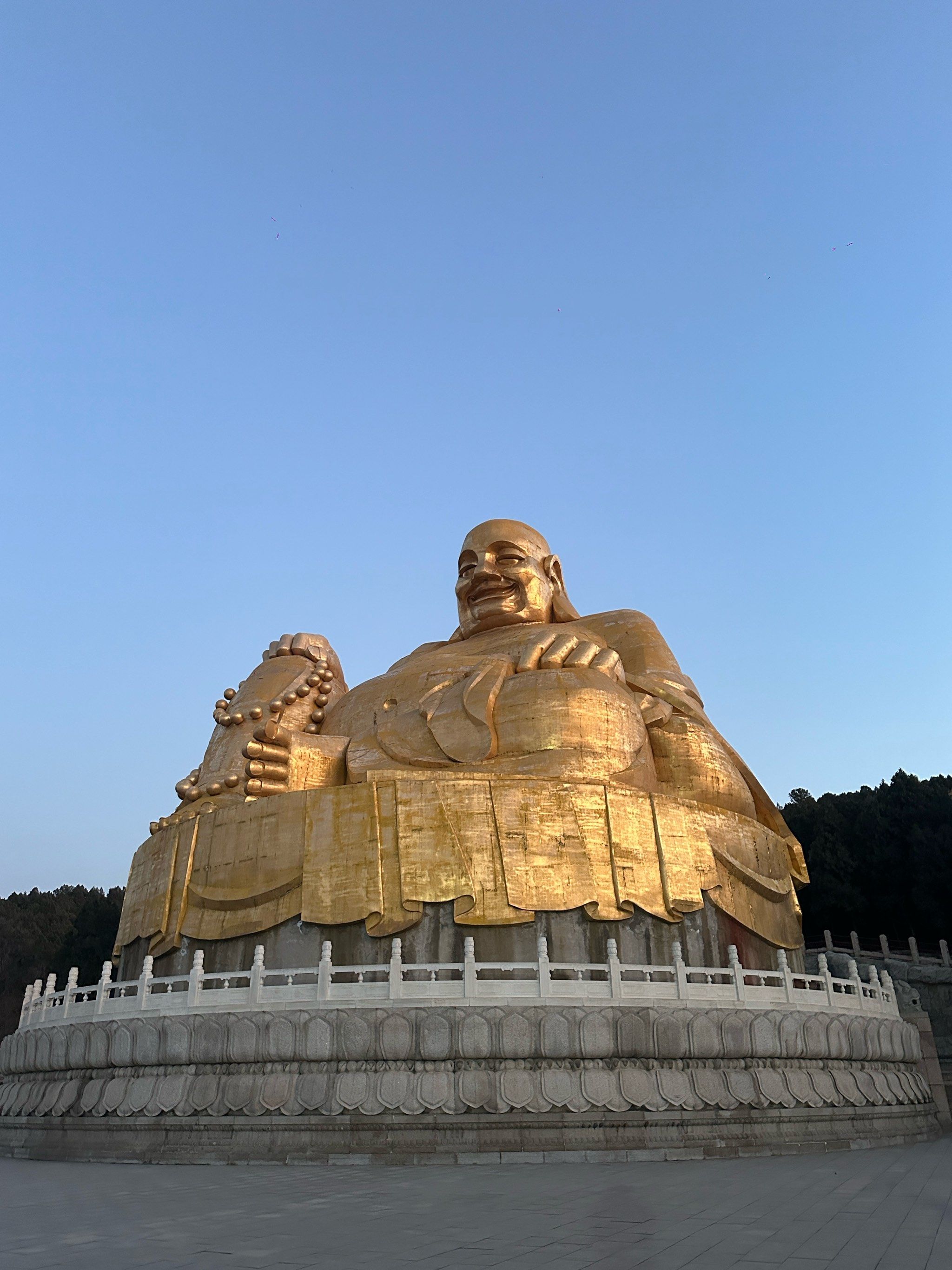 金色佛像的震撼✨