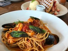 -ROAST coffee & eatery