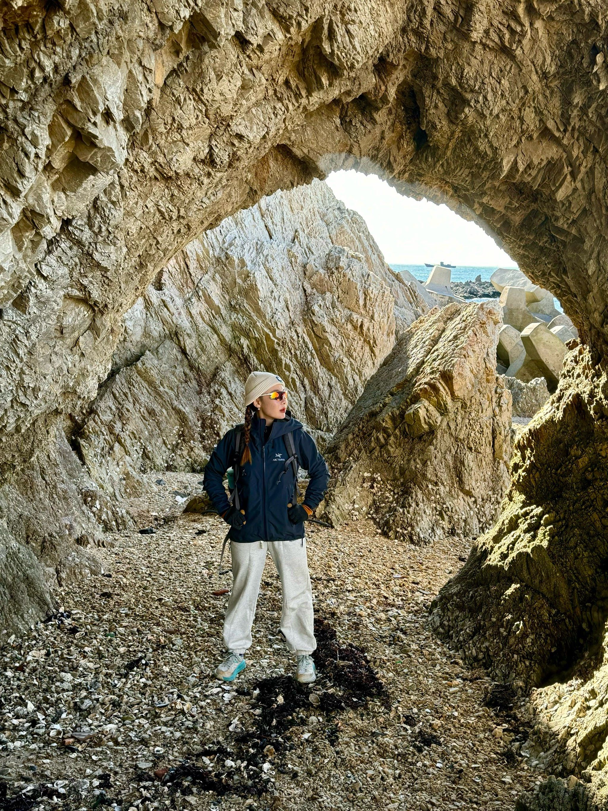 就在大连📍穿过这个山洞,里面竟别有洞天